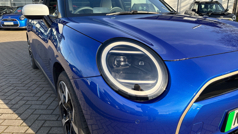 MINI Cooper 160kW SE Exclusive 54kWh 3dr Auto Electric Hatchback